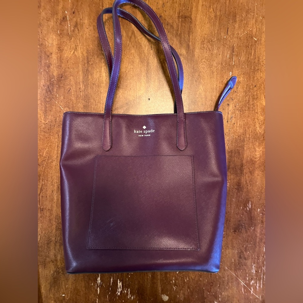 Kate Spade D411 burgundy tote handbag. Good condition.